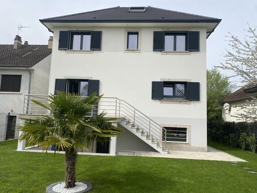 Luxury home in Athis-Mons, Essonne