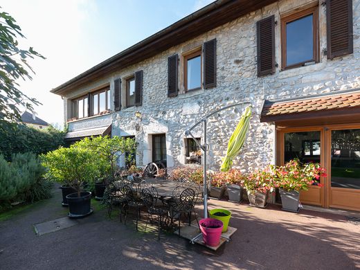 Luxus-Haus in Saint-Jorioz, Haute-Savoie