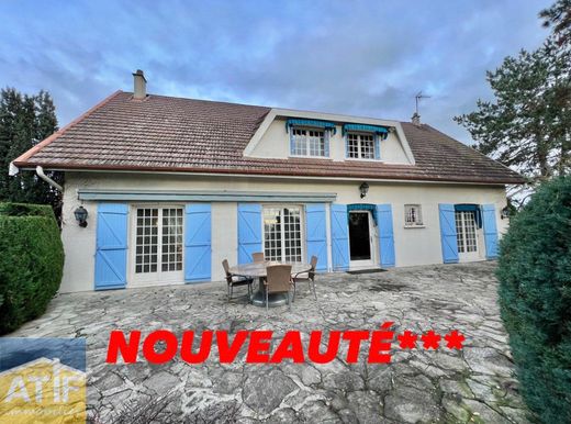 Casa de lujo en Montrond-les-Bains, Loira