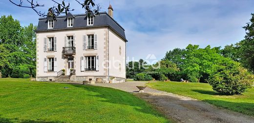 Luxus-Haus in Saint-Priest-Taurion, Haute-Vienne