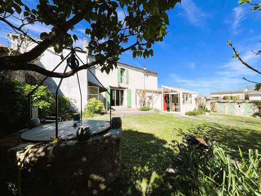 Luxus-Haus in Barzan, Charente-Maritime