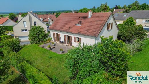 Luxury home in Savigny-le-Sec, Cote d'Or