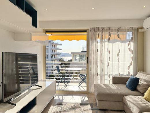Apartment / Etagenwohnung in Cannes, Alpes-Maritimes