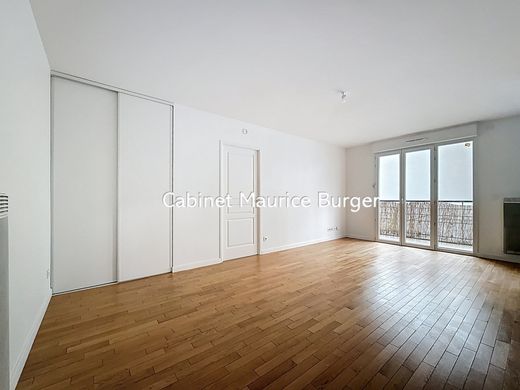 Appartement in Puteaux, Hauts-de-Seine