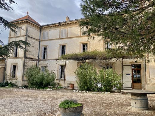 Castello a Saint-Saturnin-lès-Apt, Vaucluse