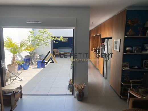 Luxury home in Le Bouscat, Gironde