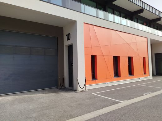 Oficina en Poisy, Alta Saboya