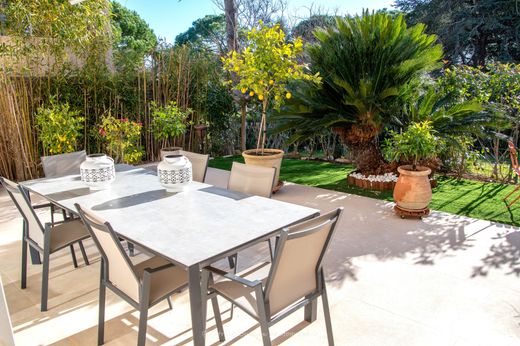 Apartment / Etagenwohnung in Villeneuve-Loubet, Alpes-Maritimes