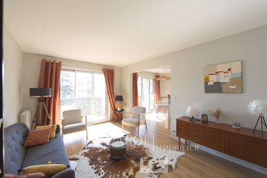 Apartment / Etagenwohnung in Annecy, Haute-Savoie