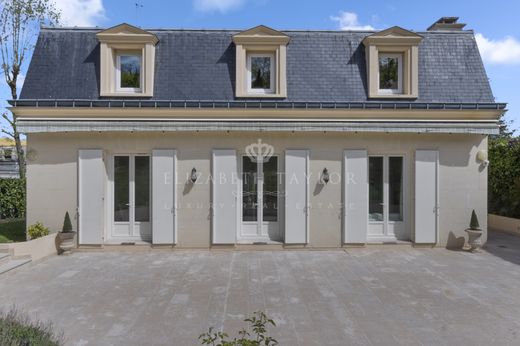 Luxury home for rent in Rueil-Malmaison