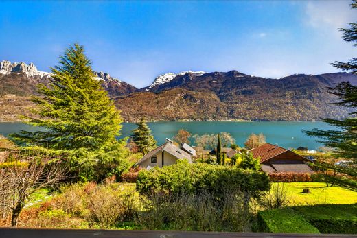 Luxus-Haus in Doussard, Haute-Savoie