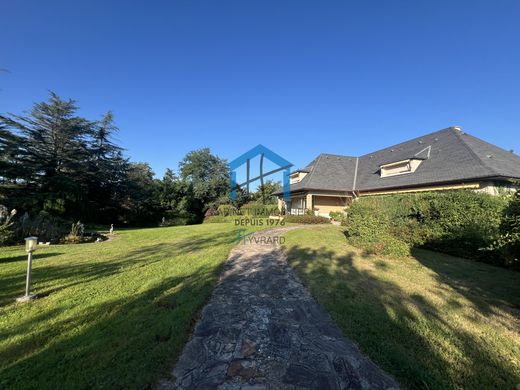 Villa in Saint-Paul-en-Jarez, Loire