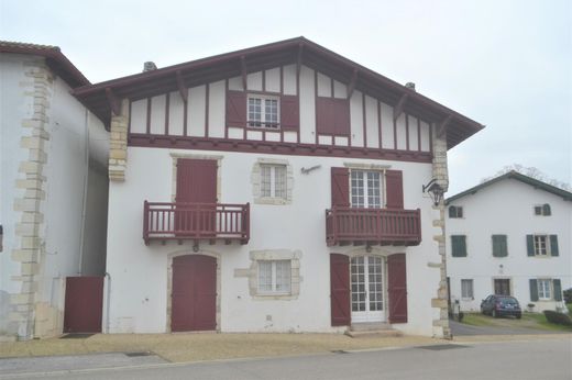 Bardos, Pyrénées-Atlantiquesの高級住宅