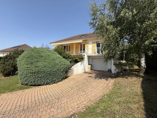 منزل ﻓﻲ Orgeval, Yvelines