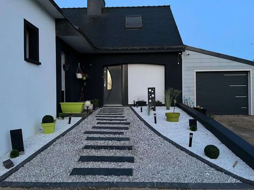 Luxe woning in Baud, Morbihan