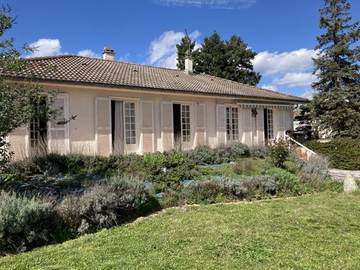 Luxury home in Chazay-d'Azergues, Rhône