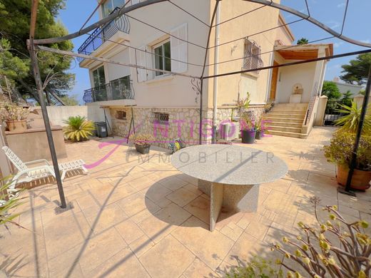Apartment / Etagenwohnung in Six-Fours-les-Plages, Var