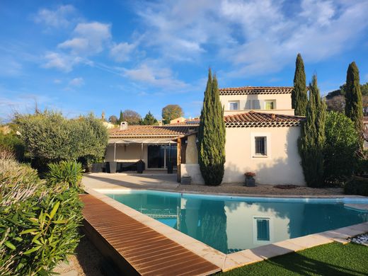 ‏בתי יוקרה ב  Saint-Maximin, Gard
