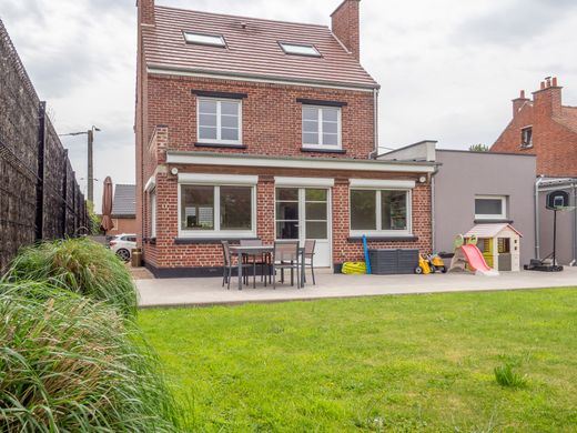 Luxury home in Bachy, North