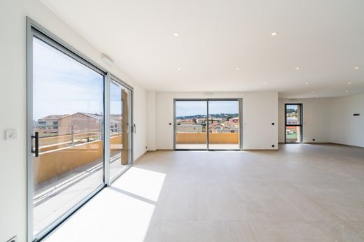 Apartment / Etagenwohnung in Sanary-sur-Mer, Var