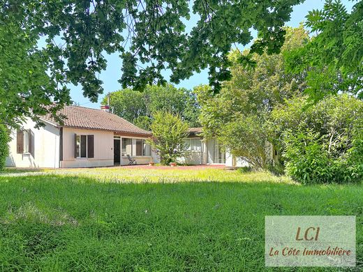 Luxury home in Cazaux, Gironde