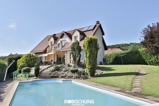 Luxe woning in Hirsingue, Haut-Rhin