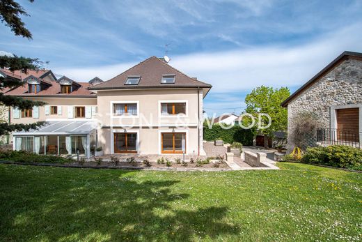 Luxury home in Divonne-les-Bains, Ain