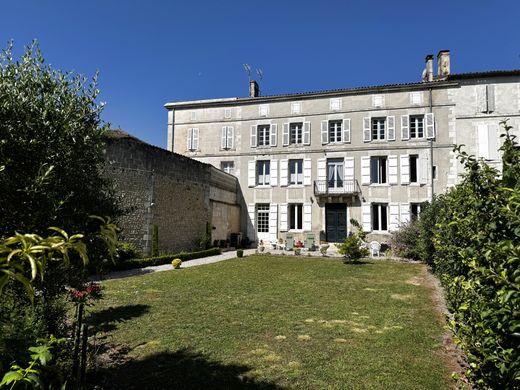 Элитный дом, Barbezieux-Saint-Hilaire, Charente