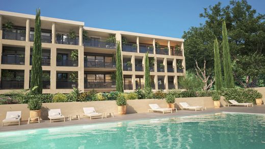 Apartment / Etagenwohnung in Uzès, Gard