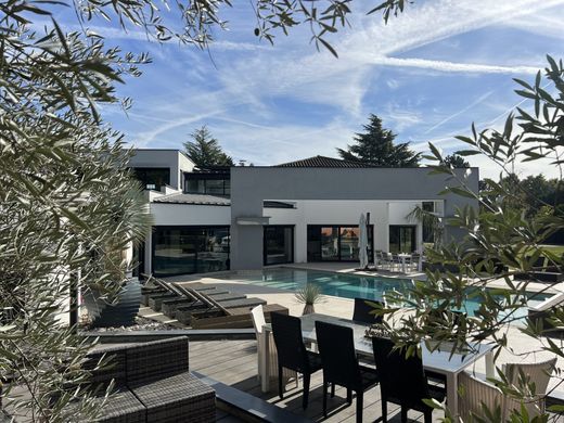 Luxury home in Saint-Cyr-au-Mont-d'Or, Rhône