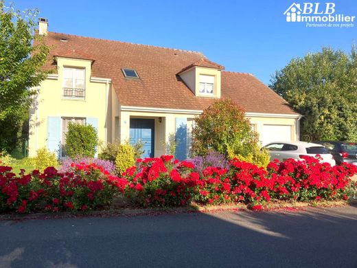 Luxe woning in Les Essarts-le-Roi, Yvelines