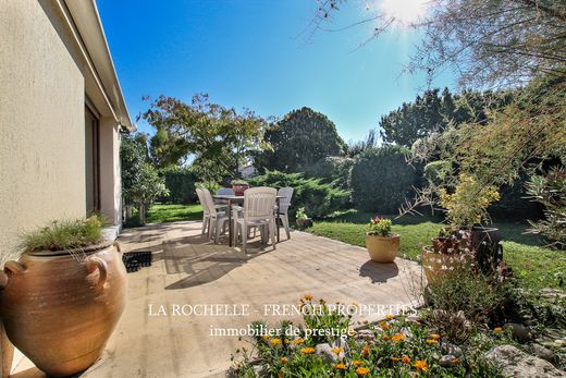 ‏בתי יוקרה ב  Angoulins, השראנט הימי