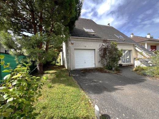 Luxe woning in Sainte-Geneviève-des-Bois, Essonne