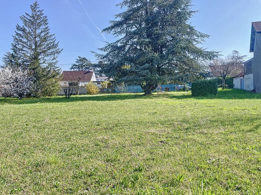 Land in Saint-Genis-Laval, Rhône