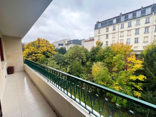 Apartment / Etagenwohnung in Joinville-le-Pont, Val-de-Marne