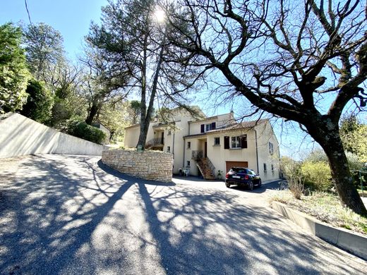 منزل ﻓﻲ Montélimar, Drôme