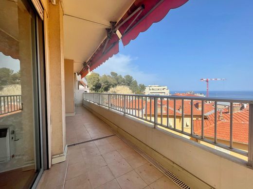 Apartment / Etagenwohnung in Beausoleil, Alpes-Maritimes