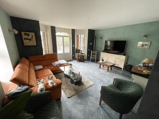 Luxury home in Pontacq, Pyrénées-Atlantiques