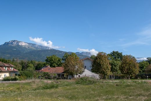 Annecy-le-Vieux, Haute-Savoieの土地