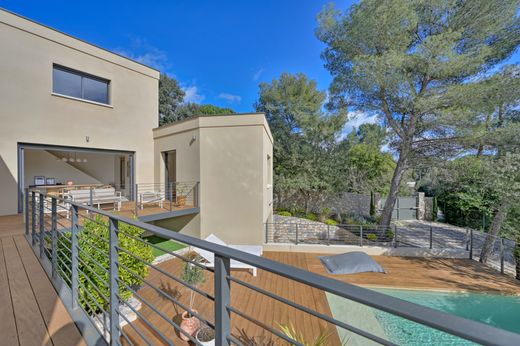 Willa w Nîmes, Gard