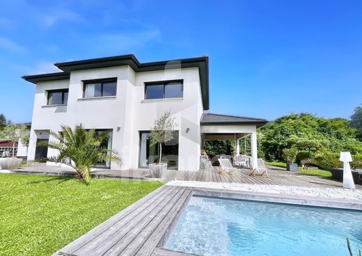 منزل ﻓﻲ Coublevie, Isère