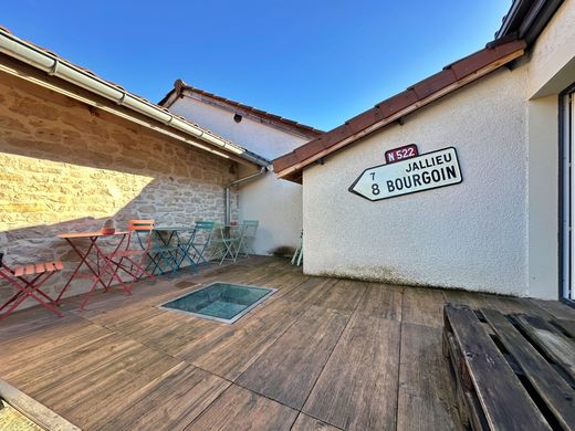 Apartment / Etagenwohnung in Bourgoin-Jallieu, Isère