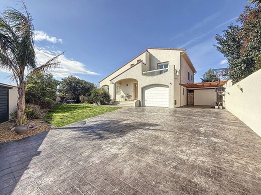 Villeneuve-de-la-Raho, Pyrénées-Orientalesの高級住宅