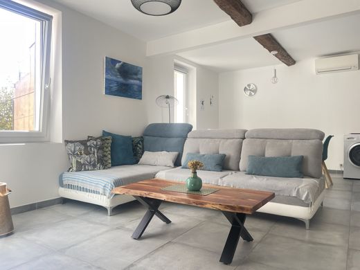 Apartment / Etagenwohnung in Sanary-sur-Mer, Var