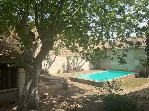 منزل ﻓﻲ Saint-Gilles, Gard