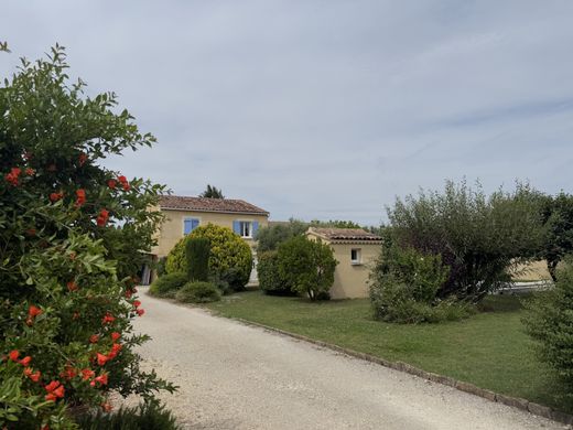 Luxe woning in Pierrelatte, Drôme