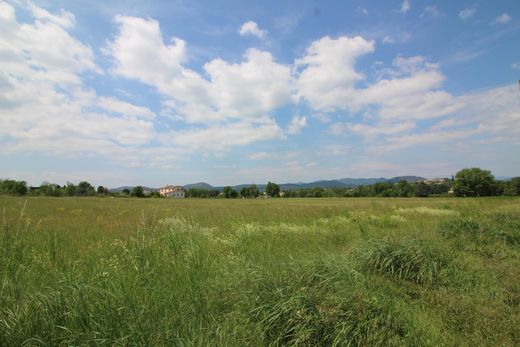 Grundstück in Alès, Gard