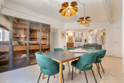 Apartment / Etagenwohnung in Aix-en-Provence, Bouches-du-Rhône