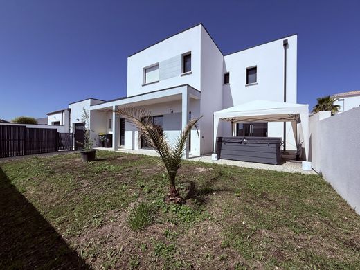 Luxury home in Vaux-sur-Mer, Charente-Maritime