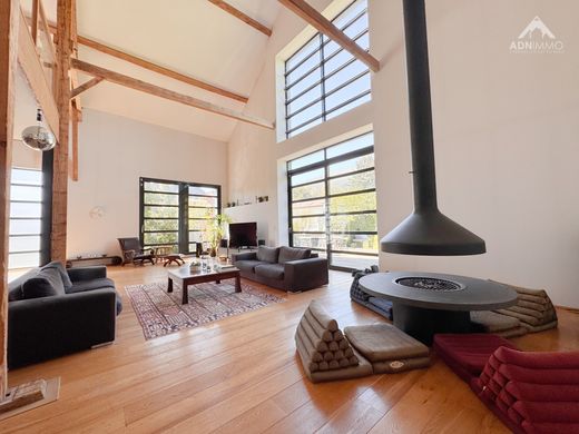 Элитный дом, Thoiry, Ain